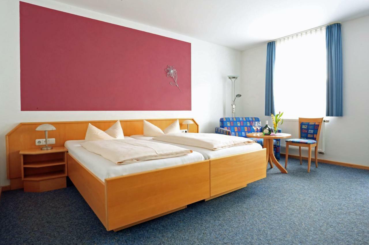 Weinstube Schwalbennest Hotel Karlstadt Bagian luar foto